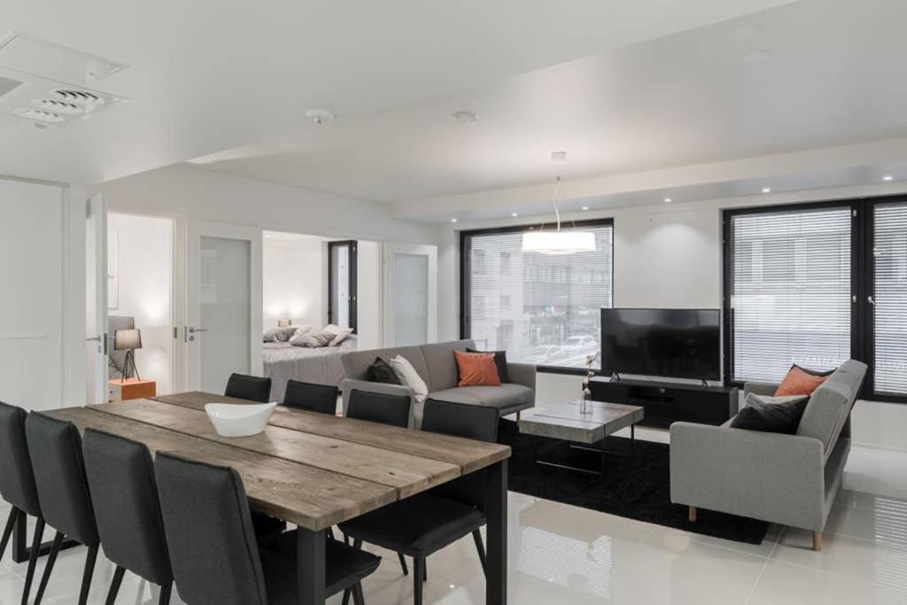 Sleek And Spacious 3 Bedroom Apartment In City Centre 赫尔辛基 外观 照片