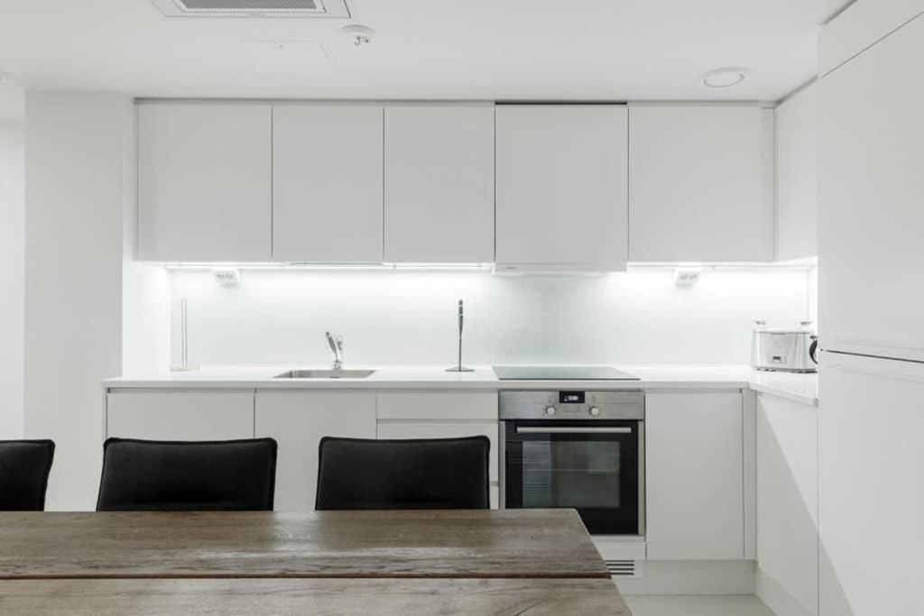 Sleek And Spacious 3 Bedroom Apartment In City Centre 赫尔辛基 外观 照片
